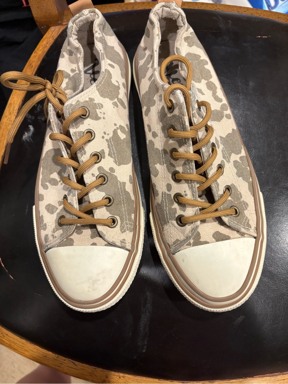 Very G Beige Camo Low-Top Sneakers for women